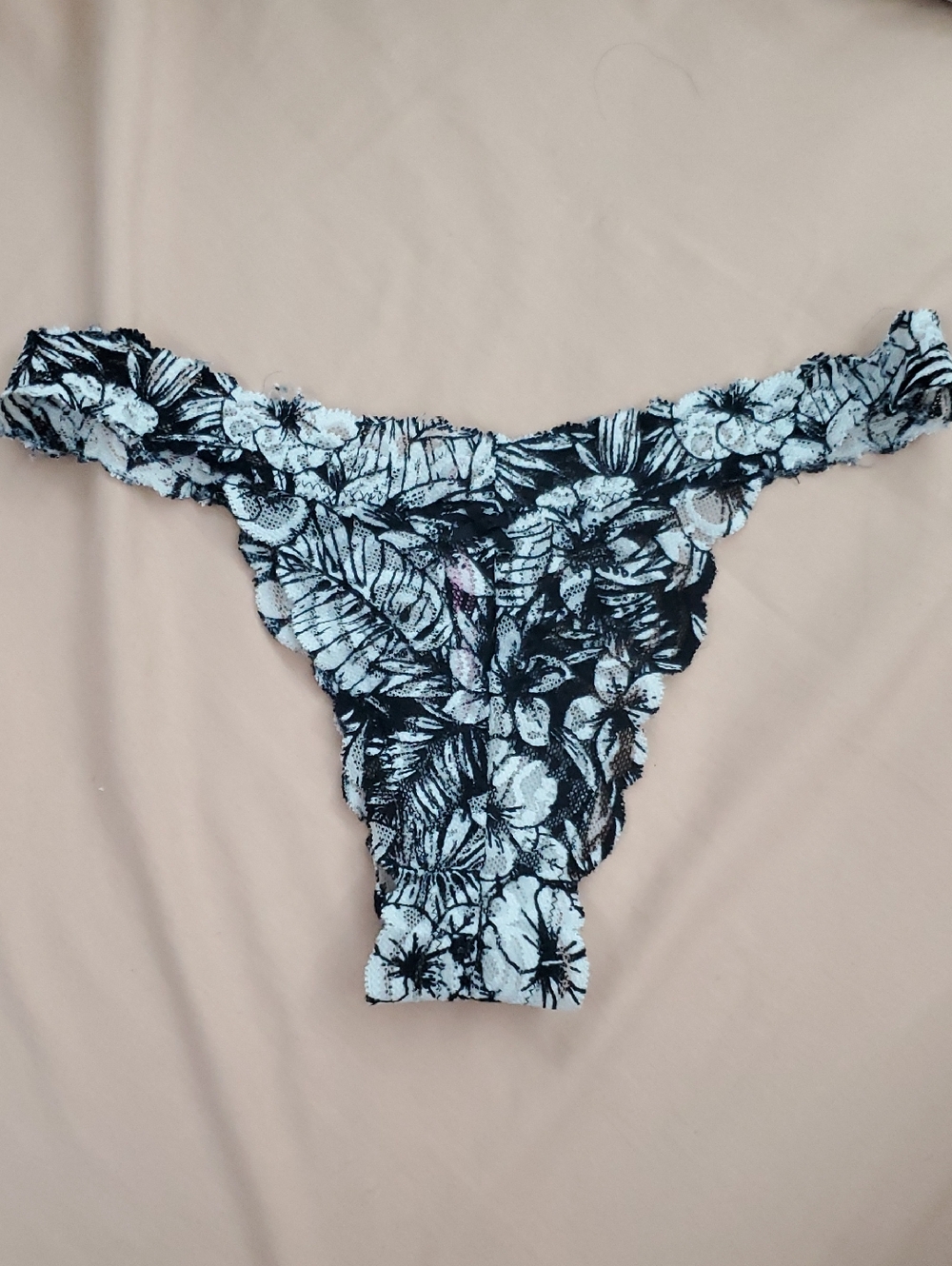 Victoria's Secret PINK Extra Lo Rise Cheekini Panty